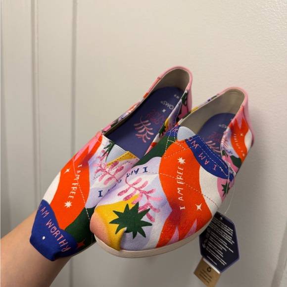 BNWT Limited Edition Artist Edition TOMS - Picture 7 of 8